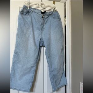 Avenue women’s cropped jeans size 16